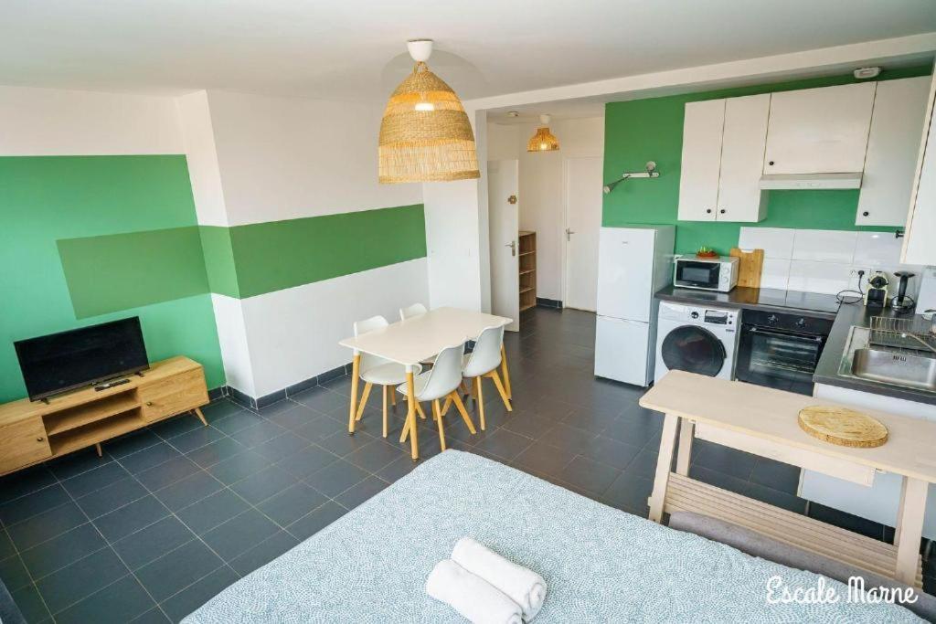 Escale-Marne Fr - 202 - Free Parking - Free Luggage Storage - All Equipped - Linen Included - Washing Machine - 10Mn Walk Metro 8 - Rer A - Panoramic View - From 1 To 14 Guests Майсонс-Алфорт Стая снимка