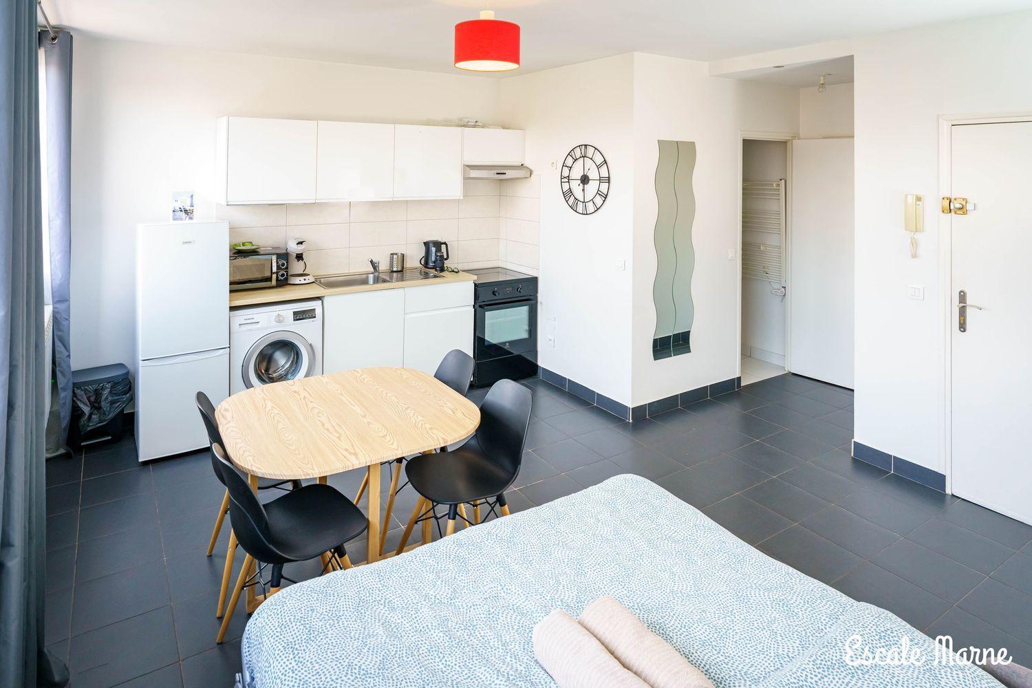 Escale-Marne Fr - 202 - Free Parking - Free Luggage Storage - All Equipped - Linen Included - Washing Machine - 10Mn Walk Metro 8 - Rer A - Panoramic View - From 1 To 14 Guests Майсонс-Алфорт Стая снимка